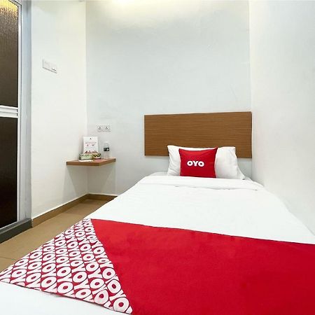 Oyo 90334 Mawlaya Hotel Bayan Lepas Esterno foto