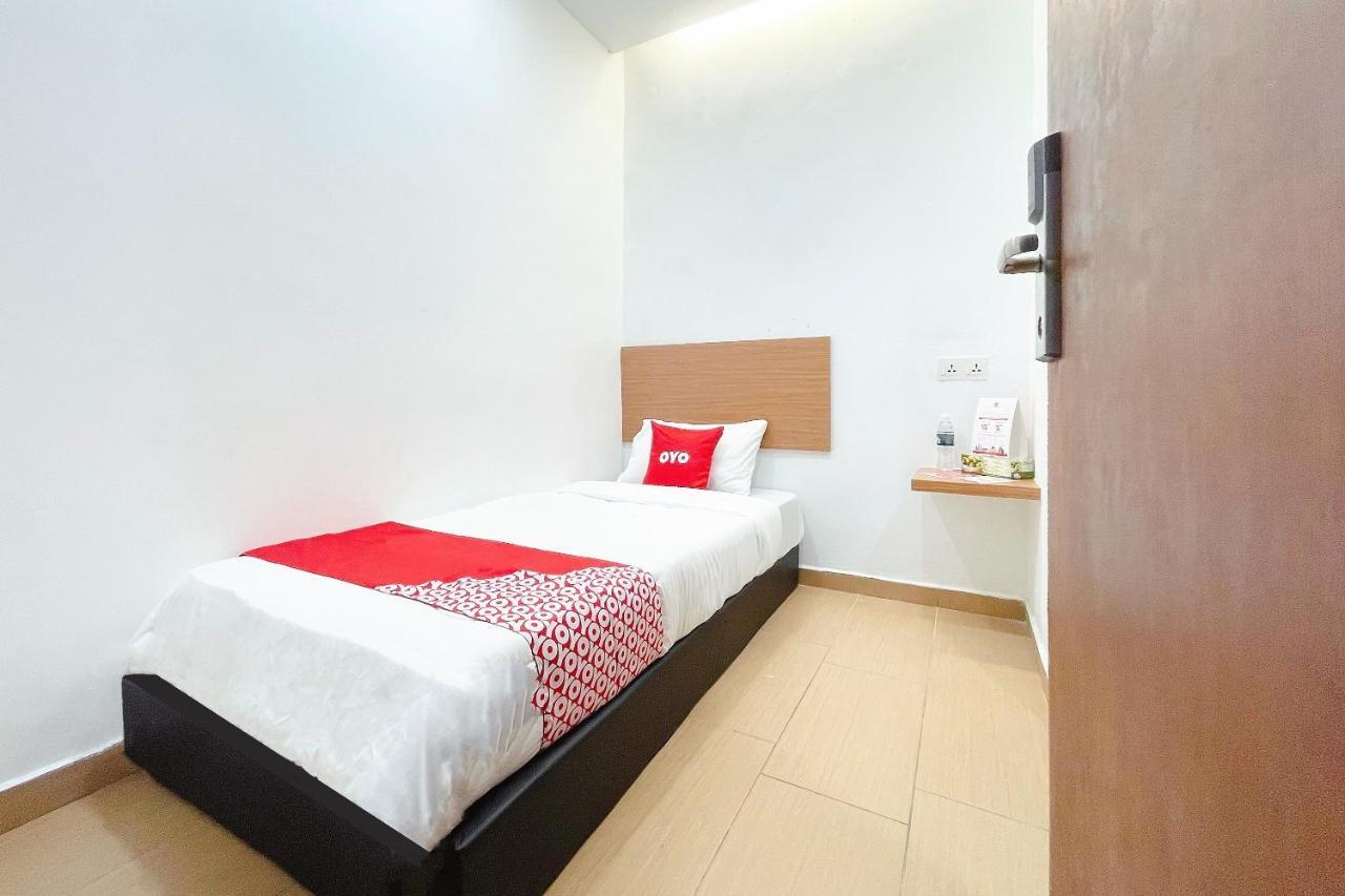 Oyo 90334 Mawlaya Hotel Bayan Lepas Esterno foto