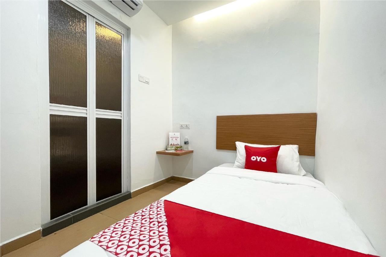 Oyo 90334 Mawlaya Hotel Bayan Lepas Esterno foto