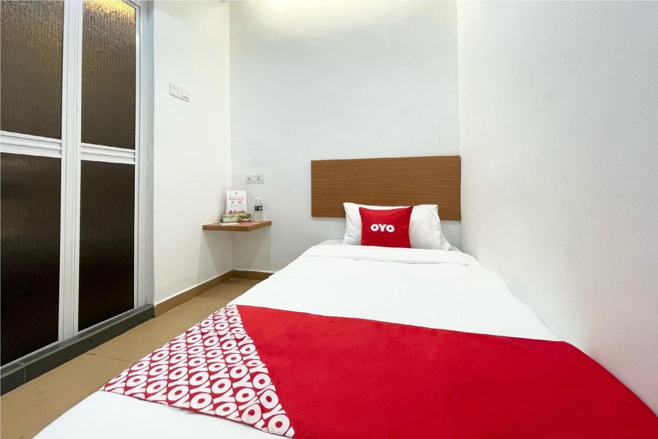 Oyo 90334 Mawlaya Hotel Bayan Lepas Esterno foto