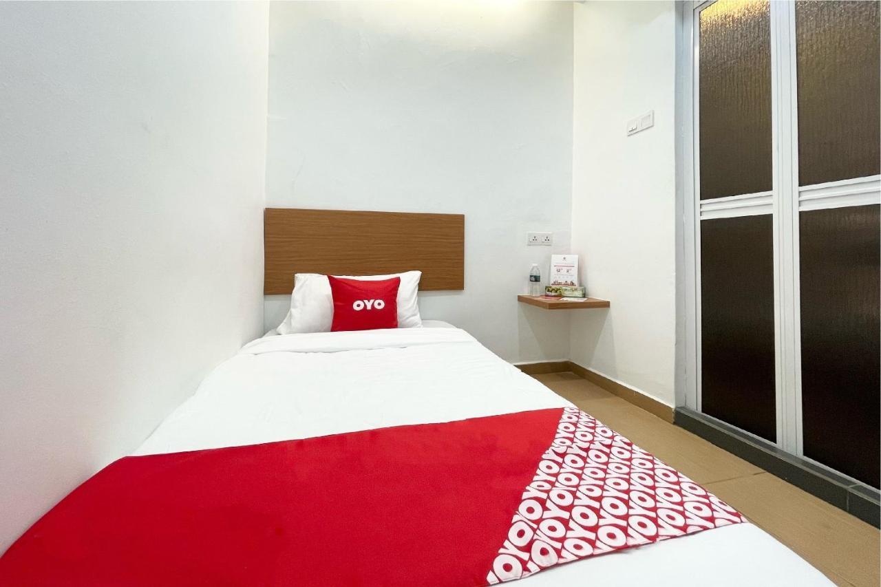 Oyo 90334 Mawlaya Hotel Bayan Lepas Esterno foto