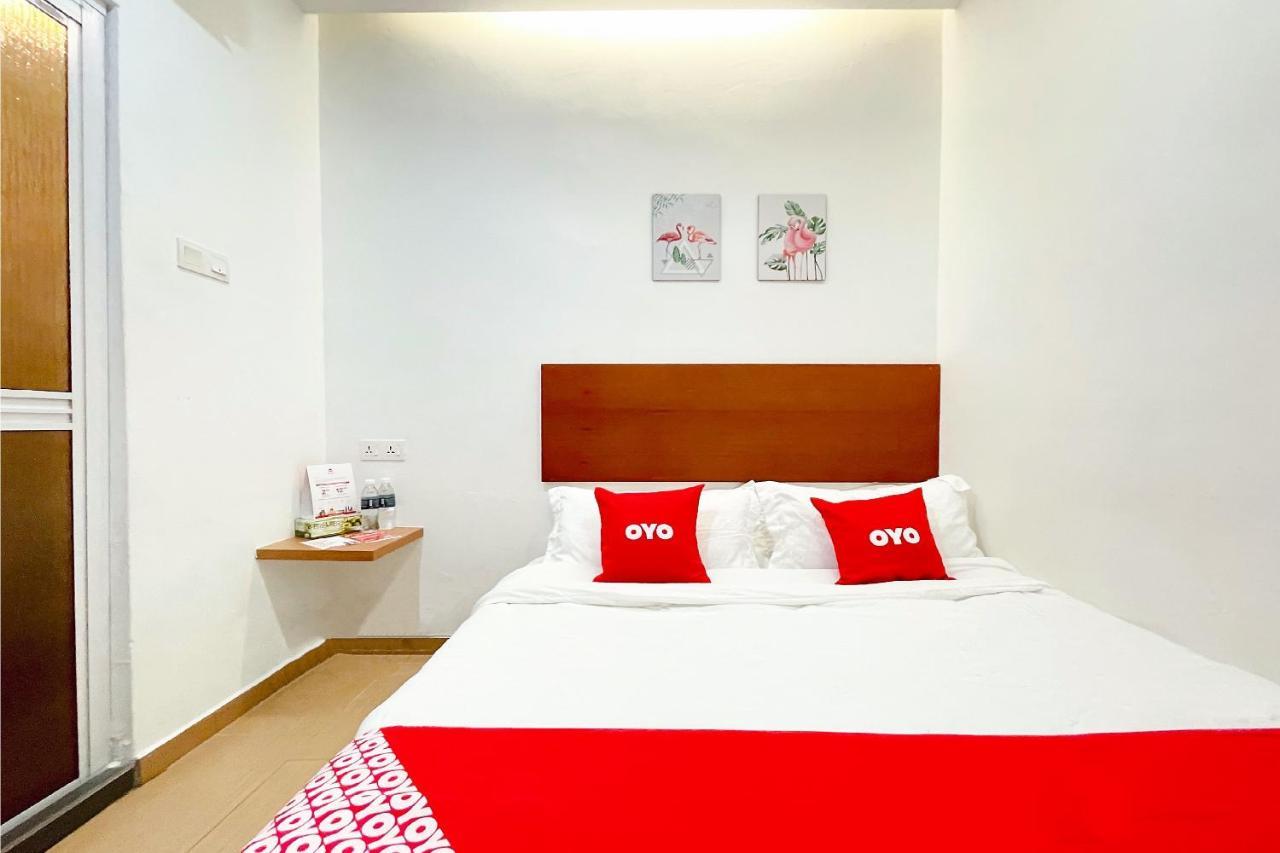 Oyo 90334 Mawlaya Hotel Bayan Lepas Esterno foto
